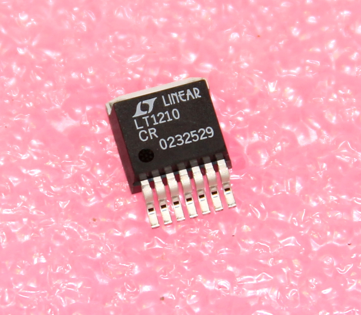 LT1210 Power High Speed OpAmp 1.1A 36V 35MHz 900V/us slew rate LT1210CR ...